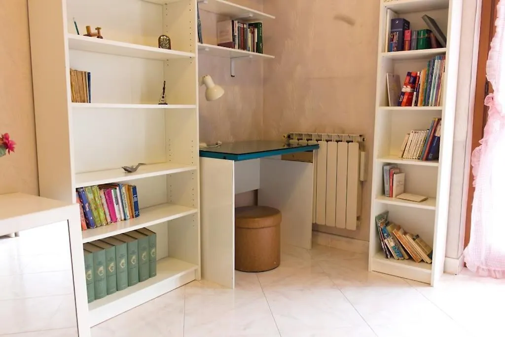 Warm Apartment Near Vatican City Rome